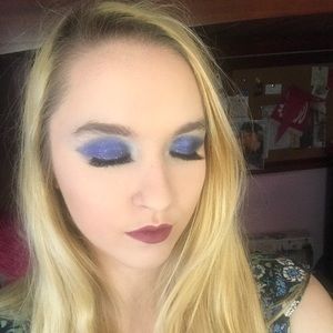 Meet your Posher, Caitlin